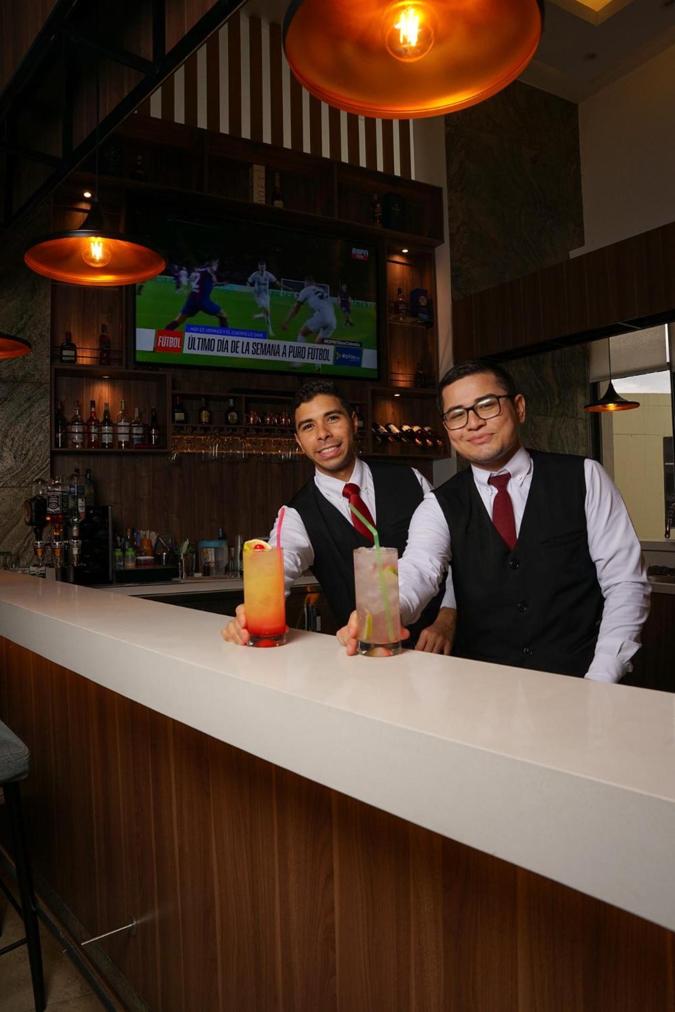塞尔科蒂尔国际赌场酒店 Cúcuta 外观 照片 Bartenders at work